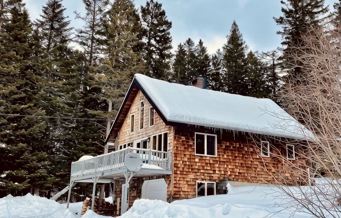 Rangeley 4-Season Retreat – Water and Sunset Views – Wood Stove – Game Room