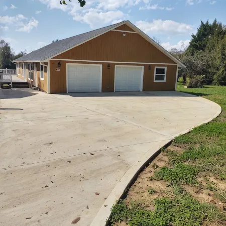 WIDE OPEN! 4 BEDS $189 With MOUNTAIN VIEWS,PET FRIENDLY on 4 ACRES!