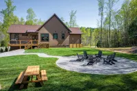 Lakeways A-Frame Near Lake James Game Room · Gym · Golf · Fire Pit · Sleeps 10 - 4-Star