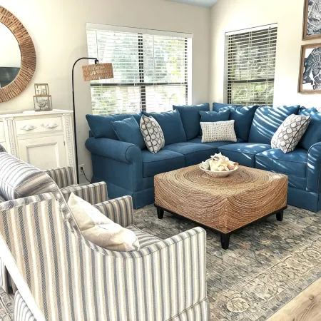 Great Location-Close to Everything. Perfect Fall/Winter Escape with Heated Pool!