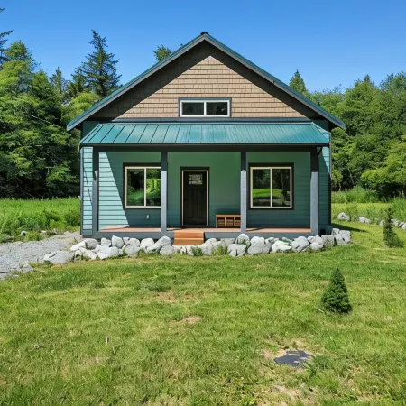 Cabin at Rainier: New-AC-WiFi-Lg. Yard