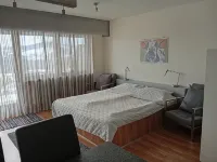 Friendly 1-room apartment with terrace and panoramic view. - Homestays