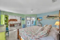 Sandy Cheeks & Barefeet, Gorgeous Interior Gulf Beach Place, Pool, on Beach Side - Pools