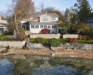 Lakeside — Luxury on Owasco Lake — Level Lake Frontage — Best Location - Wifi