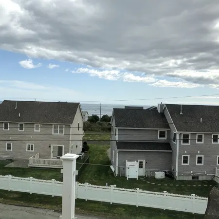 Ocean View Crashing Waves Stunning Second Floor Kitchen/Living Room 8 Bed 4 Bath