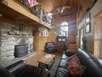Creekside Cabin Vacation Rental - Chalets