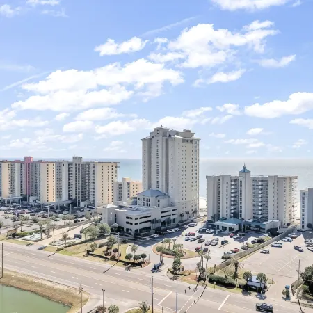 Luxe 4BR Beachfront Condo, Insane Gulf Views, Infinity Pool, Indoor Pool/Hot Tub