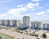 Luxe 4BR Beachfront Condo, Insane Gulf Views, Infinity Pool, Indoor Pool/Hot Tub - Jacuzzi