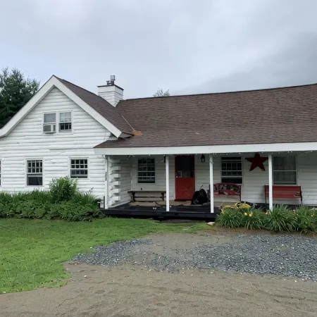 Located in the heart of Stowe Hollow!!! Close to town!!! Close to skiing!!!