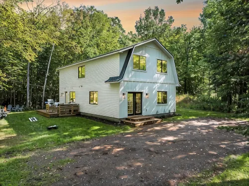 Cabin Near Banning State Park, the Munger Trail & Grindstone Lake -Dogs Welcome! - Homestays
