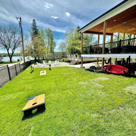 Luxury Lake Geneva House, Heated Pool, 2 Hot Tubs, Sauna, Fire Pit, Photo Zone