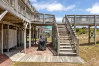 “Shore Thing” at our spacious Beachfront Oasis - WEST - Beach