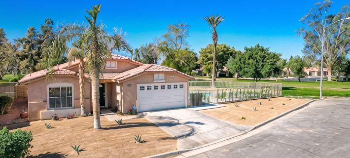 Newly renovated DESERT RETREAT *Private oversized Pool* Walk to Stagecoach Hotéis em Indio