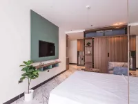 Luxe Paradise Suites Hotel Hoang Cau Hotels near Dong Da