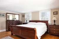 Entire House:14 Guests, 7 BRs, 10 Beds, 5 Full Baths, Outdoor Shower, Beach Gear - 3-Star