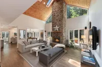 Private Cherry Beach Pool House with large heated pool & hot tub! - 4 stjerner