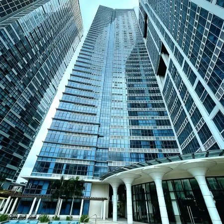 Uptown Parksuites T2 Radiant 2BR Walk to Uptown Mall +Nightlife Xylo