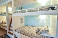 Charming Waterfront Cottage with Boat Ramp and boat docking - Pet Friendly - chambre d’hôtes