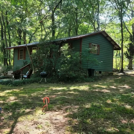 In Town, Yet Wooded - Cozy 2Br Cabin in Mentone