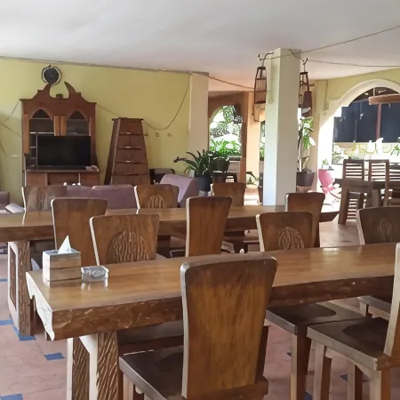 Centro Bajo Hotel & Resto