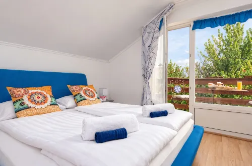 Cosy holiday home with pool/BBQ/ACCasa Montana - CAPRI Apartment with lake view - 2-Star