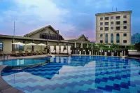 Grand City Hall - Pools
