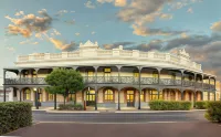Farmers Home Hotel