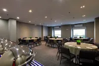 Microtel by Wyndham Acropolis