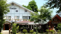 Hakuba Pension & Log Hotel Meteor