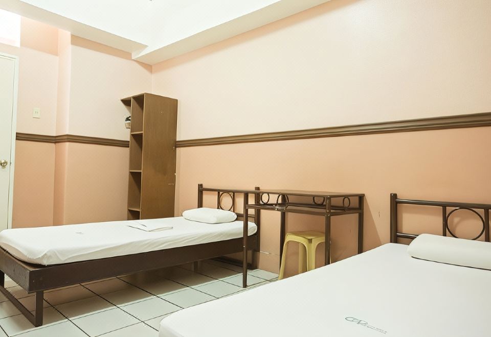 GV 호텔의 깔끔한 객실 내부 사진