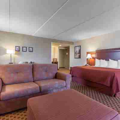 Quality Inn & Suites Bay Front Rooms