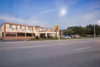 Super 8 by Wyndham Sarnia on