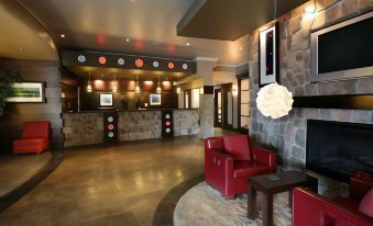 Econo Lodge Inn & Suites
