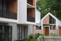 파사드 호텔 바이 아자나 Lapangan Bukit Mongkrang 주변 호텔
