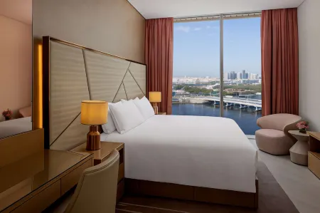 Hilton Dubai Creek Hotel & Residences