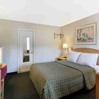 Pocono Night Lodge Rooms