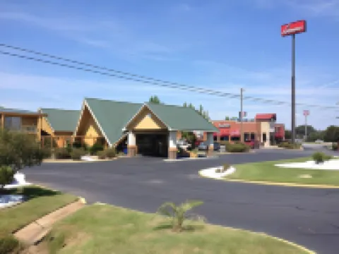 Perry Inn & Suites National Fairground I 75