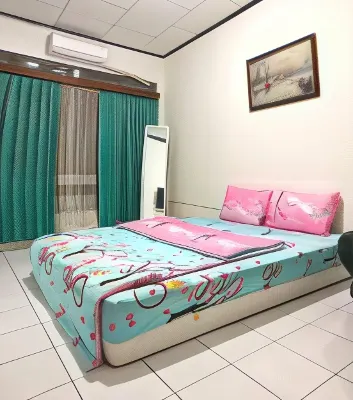 Dehome Near Pakuwon Mall (Syariah) Hotels in Gunung Sari