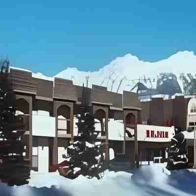 Maligne Lodge Hotel Exterior