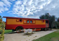 Roulotte Chez Manon en Luberon Hotels in Robion