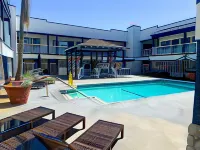 Wave Hotel Manhattan Beach - Pools