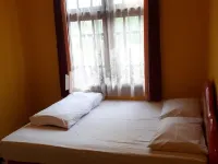 Bromo Indah Lestari Homestay Mitra RedDoorz Hotel a Tosari