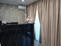 Brilliance Hotel Отели рядом с достопримечательностью «Торговый Центр Егоза»