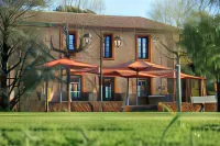 Château Saint Roux le Luc-Le Cannet des Maures Hotels in Le Luc