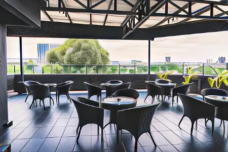 Suwara Hotel Kepong KL Отели рядом с достопримечательностью «KL Tzu-Chi Jing Si Hall»