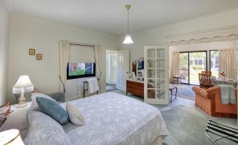 Birchwood, Devonport Self-Contained Self Catering Accommodation