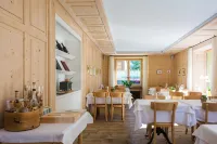 Hotel Vallatscha - breakfast