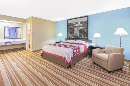 Super 8 by Wyndham Dothan