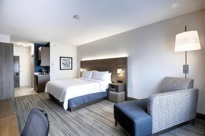 Holiday Inn Express & Suites Airport-Calgary Các khách sạn ở Calgary