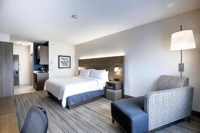 Holiday Inn Express & Suites Airport-Calgary